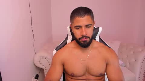 Snapshot of santiago_huntt chatting on 1, 2, 2025 santiago_huntt online show from 1, 2, 2025