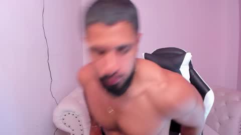 Snapshot of santiago_huntt chatting on 7, 3, 2025 santiago_huntt online show from 7, 3, 2025