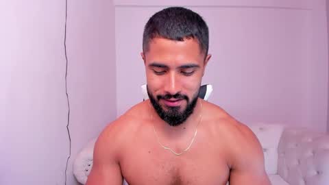 Snapshot of santiago_huntt chatting on 7, 3, 2025 santiago_huntt online show from 7, 3, 2025