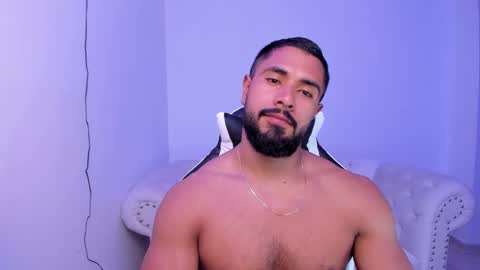 Snapshot of santiago_huntt chatting on 10, 3, 2025 santiago_huntt online show from 10, 3, 2025