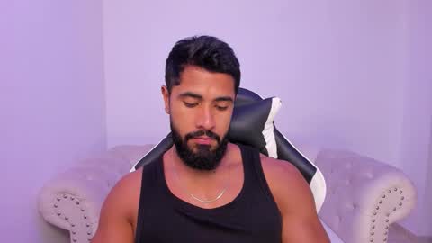 santiago_huntt online show from 23, 12, 2025