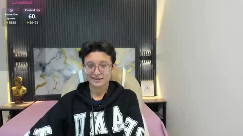 santiago_russo18 online show from 9, 11, 2025