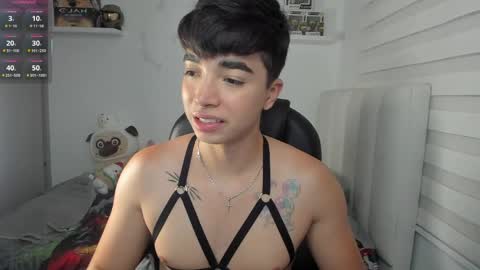 Snapshot of santy7u7 chatting on 5, 4, 2026 Mr. Santiago online show from 5, 4, 2026