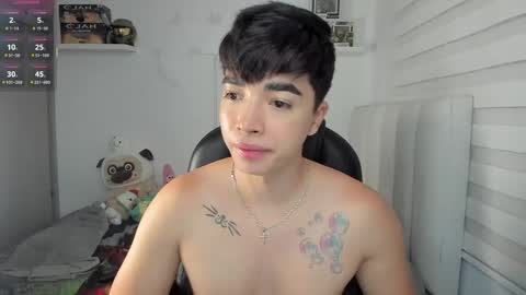 Snapshot of santy7u7 chatting on 8, 4, 2026 Mr. Santiago online show from 8, 4, 2026