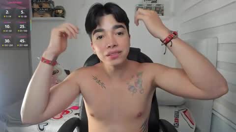 Snapshot of santy7u7 chatting on 30, 4, 2026 Mr. Santiago online show from 30, 4, 2026