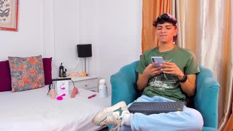 Snapshot of santy_carrington chatting on 9, 1, 2025 Santiago Carrington online show from 9, 1, 2025