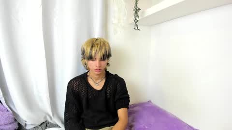 Snapshot of santy_kitty chatting on 20, 12, 2024 kitty online show from 20, 12, 2024