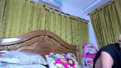 Snapshot of santy_kitty chatting on 30, 12, 2024 kitty online show from 30, 12, 2024