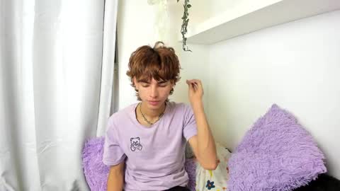 Snapshot of santy_kitty chatting on 5, 1, 2025 kitty online show from 5, 1, 2025