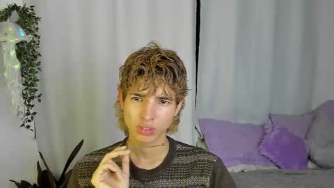 Snapshot of santy_kitty chatting on 29, 9, 2025 kitty online show from 29, 9, 2025