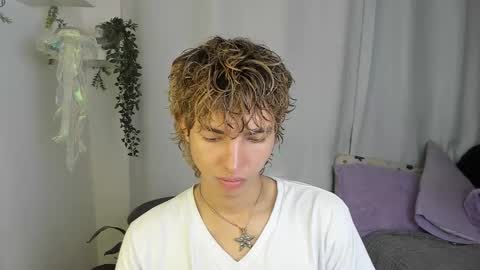 Snapshot of santy_kitty chatting on 17, 10, 2025 kitty online show from 17, 10, 2025