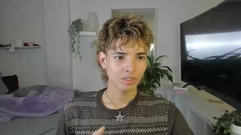 Snapshot of santy_kitty chatting on 30, 10, 2025 kitty online show from 30, 10, 2025