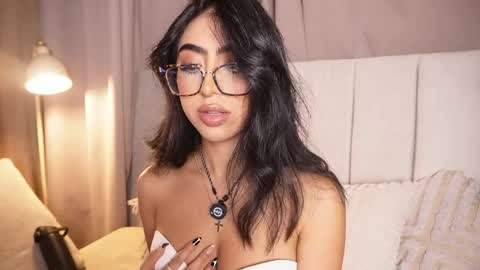 Sara  online show from 4, 4, 2026