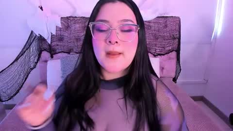 SARA ARIAS  online show from 30, 10, 2025