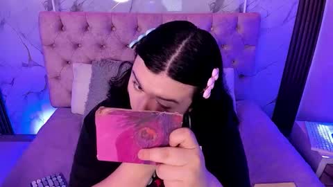 SARA ARIAS  online show from 1, 12, 2025