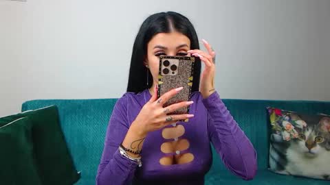 Im Sara I am happy to be here  online show from 21, 11, 2025