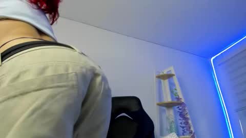 sara_red_x online show from 27, 3, 2026