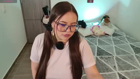 Snapshot of sara_tayylor chatting on 8, 7, 2026 online show from 8, 7, 2026
