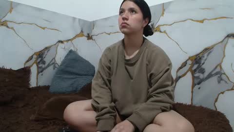 Snapshot of saraandthomas chatting on 21, 12, 2025 sara and thomas online show from 21, 12, 2025