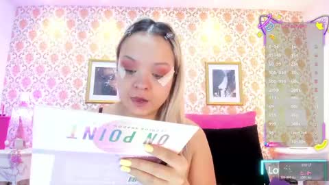 SaraAvila  online show from 18, 4, 2026