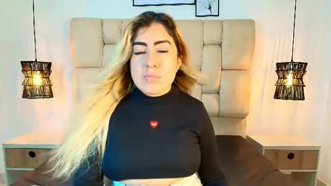 Snapshot of sarablonde_t chatting on 9, 8, 2026 sarablonde_t online show from 9, 8, 2026