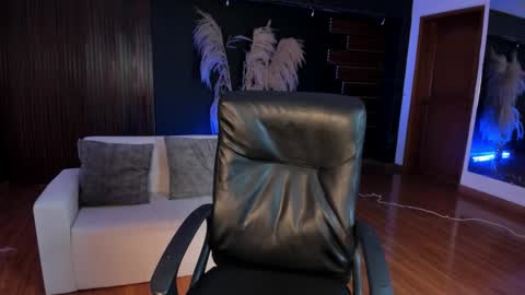 Sara  Everyday From 1430 to 2130 Col Time online show from 22, 12, 2025