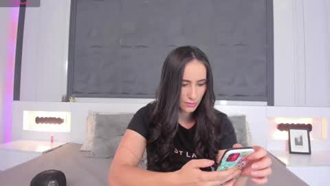  Sara Gomez  online show from 1, 3, 2025