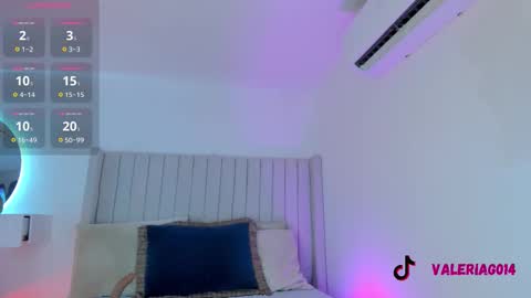 Sarah Bonneth online show from 22, 11, 2025