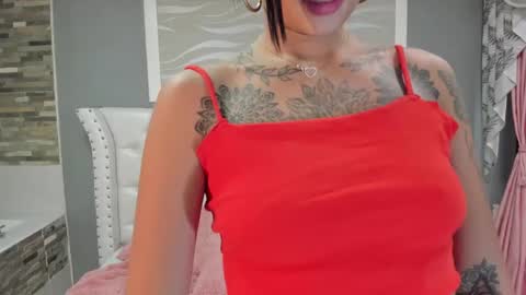 Snapshot of sarah_curtis chatting on 5, 2, 2025 Sarah online show from 5, 2, 2025