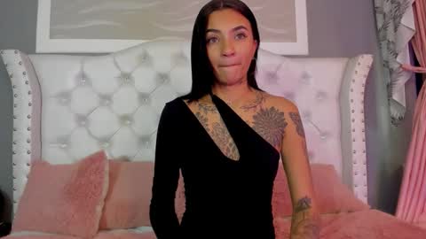 Snapshot of sarah_curtis chatting on 4, 10, 2025 Sarah online show from 4, 10, 2025