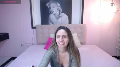 Snapshot of sarah_honey_ chatting on 26, 9, 2025 Sarah online show from 26, 9, 2025