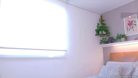 sarah_rayy online show from 10, 4, 2026