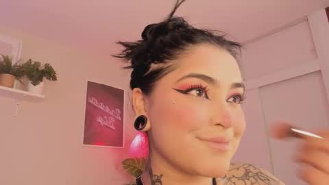   online show from 19, 9, 2025