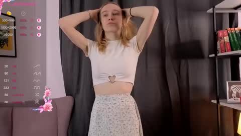 Snapshot of sarah_wenvy chatting on 23, 10, 2025 Sofia online show from 23, 10, 2025