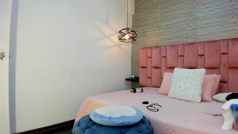 Sarah Deyvis online show from 6, 1, 2025