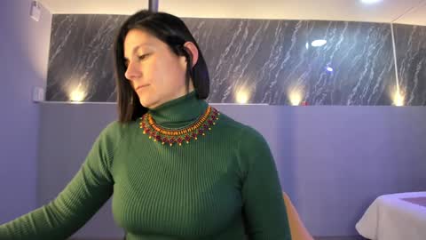 Sarah Deyvis online show from 4, 2, 2025