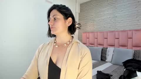 Sarah Deyvis online show from 23, 2, 2025