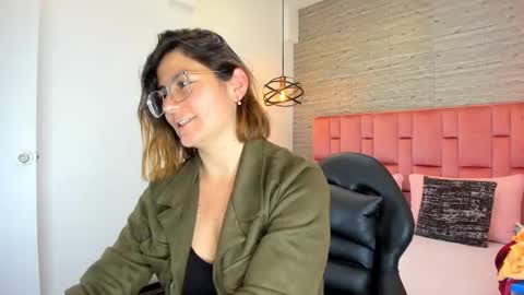 Sarah Deyvis online show from 9, 9, 2025