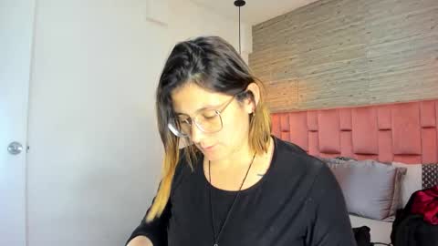 Sarah Deyvis online show from 9, 10, 2025