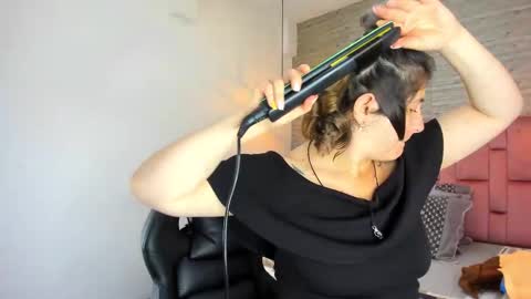 Sarah Deyvis online show from 10, 10, 2025