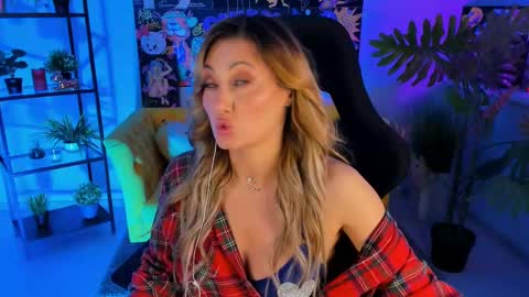 Divine Sarah NONUDE model online show from 22, 2, 2025