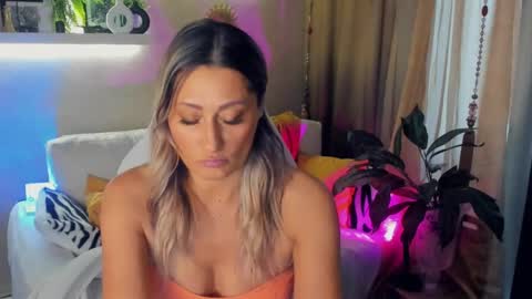 Snapshot of sarahholly chatting on 5, 6, 2026 Divine Sarah NONUDE model online show from 5, 6, 2026