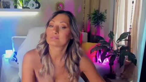 Divine Sarah NONUDE model online show from 19, 6, 2026