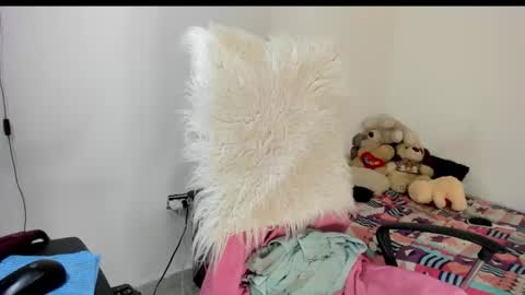 Snapshot of sarahlovexxv chatting on 2, 11, 2025 Sarah online show from 2, 11, 2025