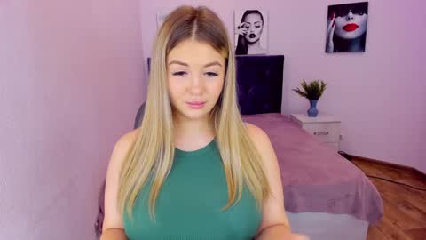 Snapshot of sarahmils chatting on 3, 12, 2024 Sarah online show from 3, 12, 2024