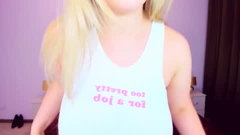 Snapshot of sarahmils chatting on 22, 12, 2024 Sarah online show from 22, 12, 2024