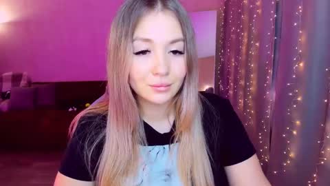 Snapshot of sarahmils chatting on 10, 3, 2025 Sarah online show from 10, 3, 2025