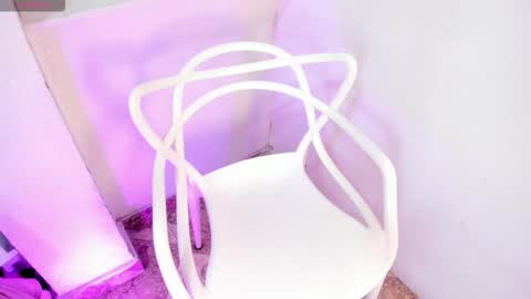 Sarahnovoa  online show from 16, 12, 2025