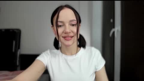 sarahphyllis online show from 25, 2, 2025