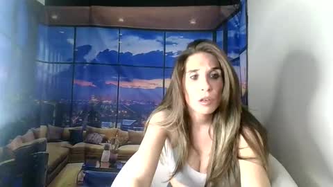 Snapshot of sarahstarr20 chatting on 22, 12, 2025 SarahStarr online show from 22, 12, 2025